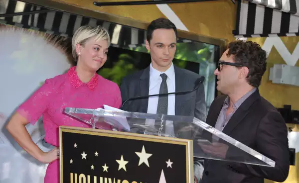 Kaley Cuoco, Jim Parsons y  Johnny Galecki.