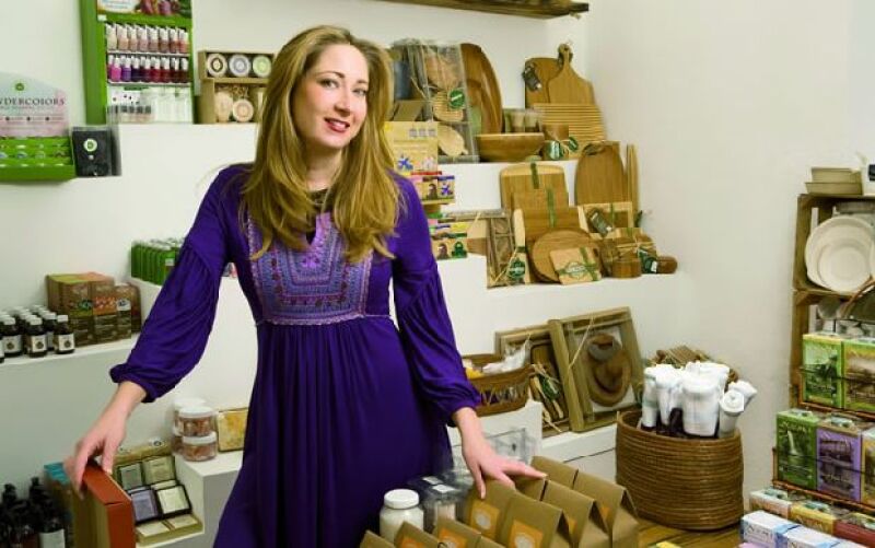 Karen Coronado creó una tienda que se especializa en objetos prácticos y eco-conscientes pero con estilo.