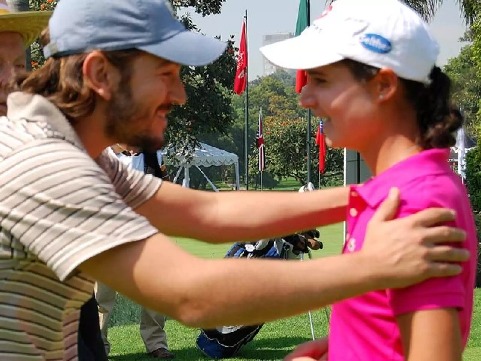 ¿Ven? Aquí demuestra su emoción e incredulidad de estar frente a la número uno del mundo.