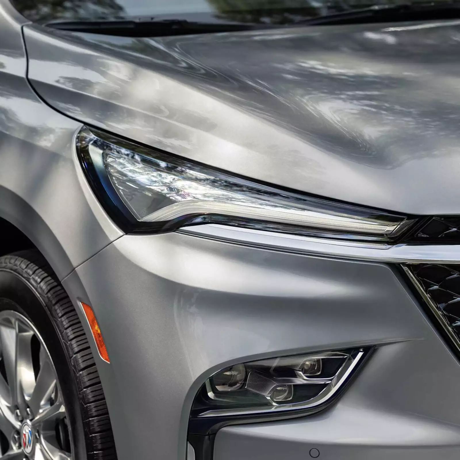 Faros delanteros SUV Buick plateada