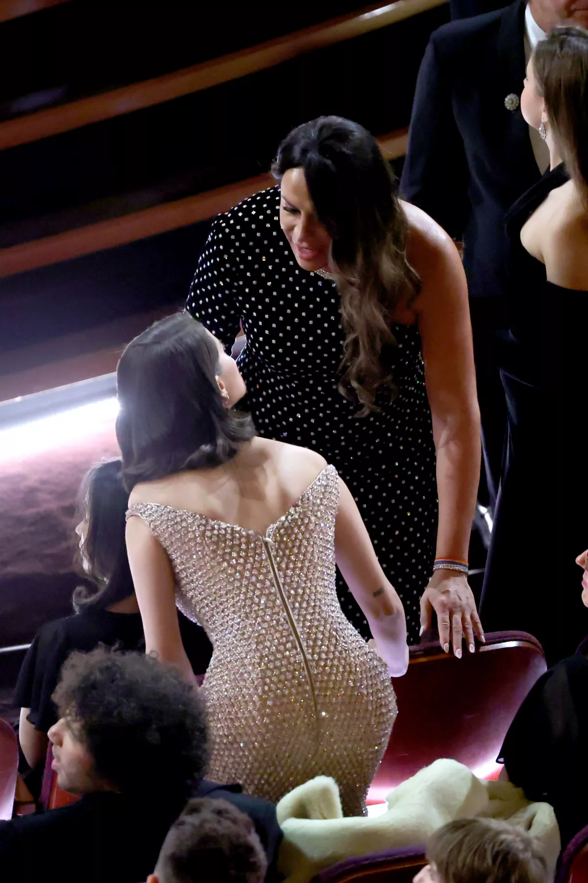 Karla Sofía Gascón y Selena Gomez