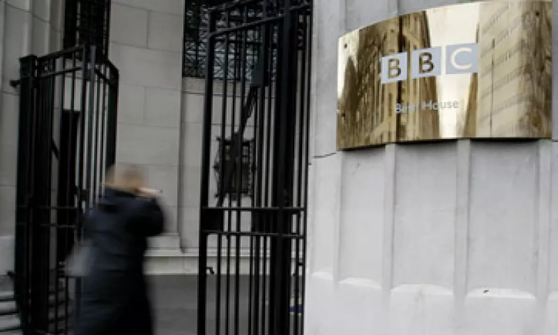 La BBC justificó el pago de  555,000 euros a uno de sus ex directivos porque no le avisó con tiempo que sería despedido. (Foto: AP)