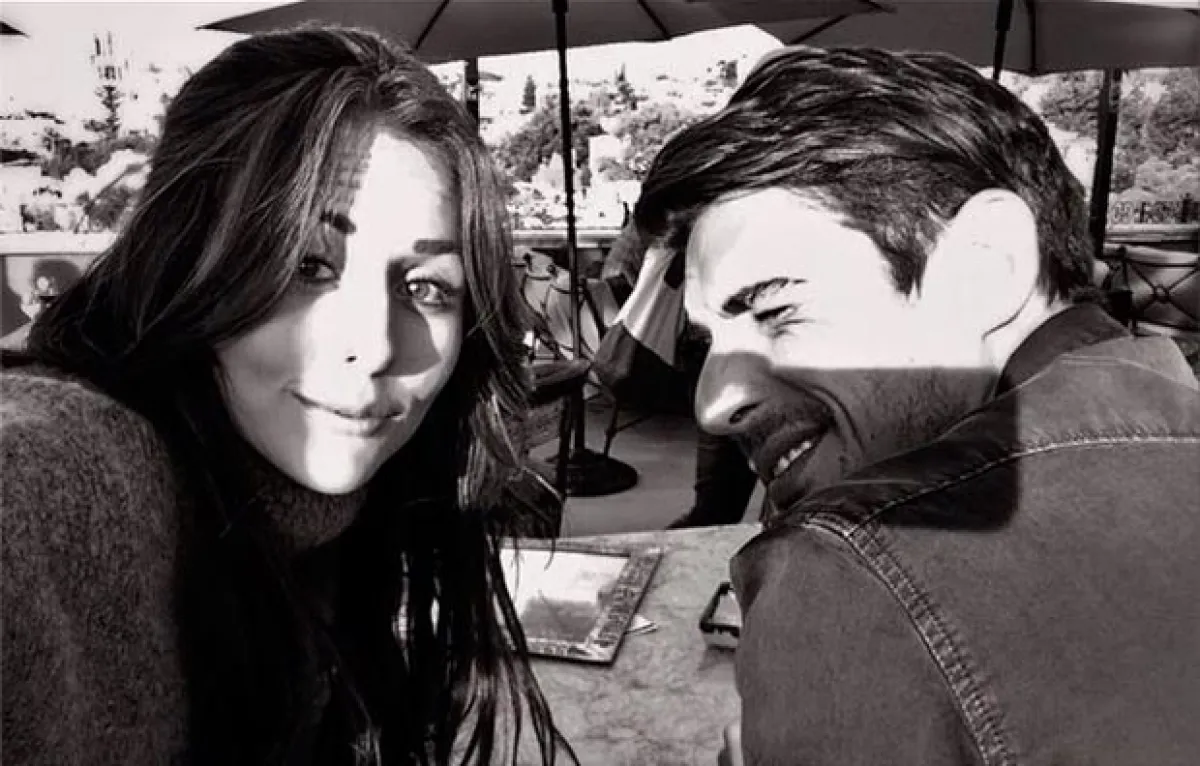 La pareja aprovecha los espacios en sus agendas de trabajo para disfrutarse el uno al otro.