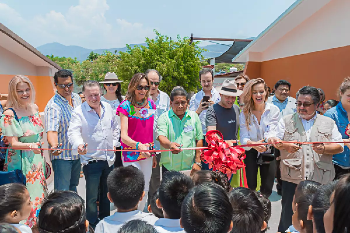 Niños en Alegría y Happy Harts Mx inauguran escuela en Iguala Guerrero