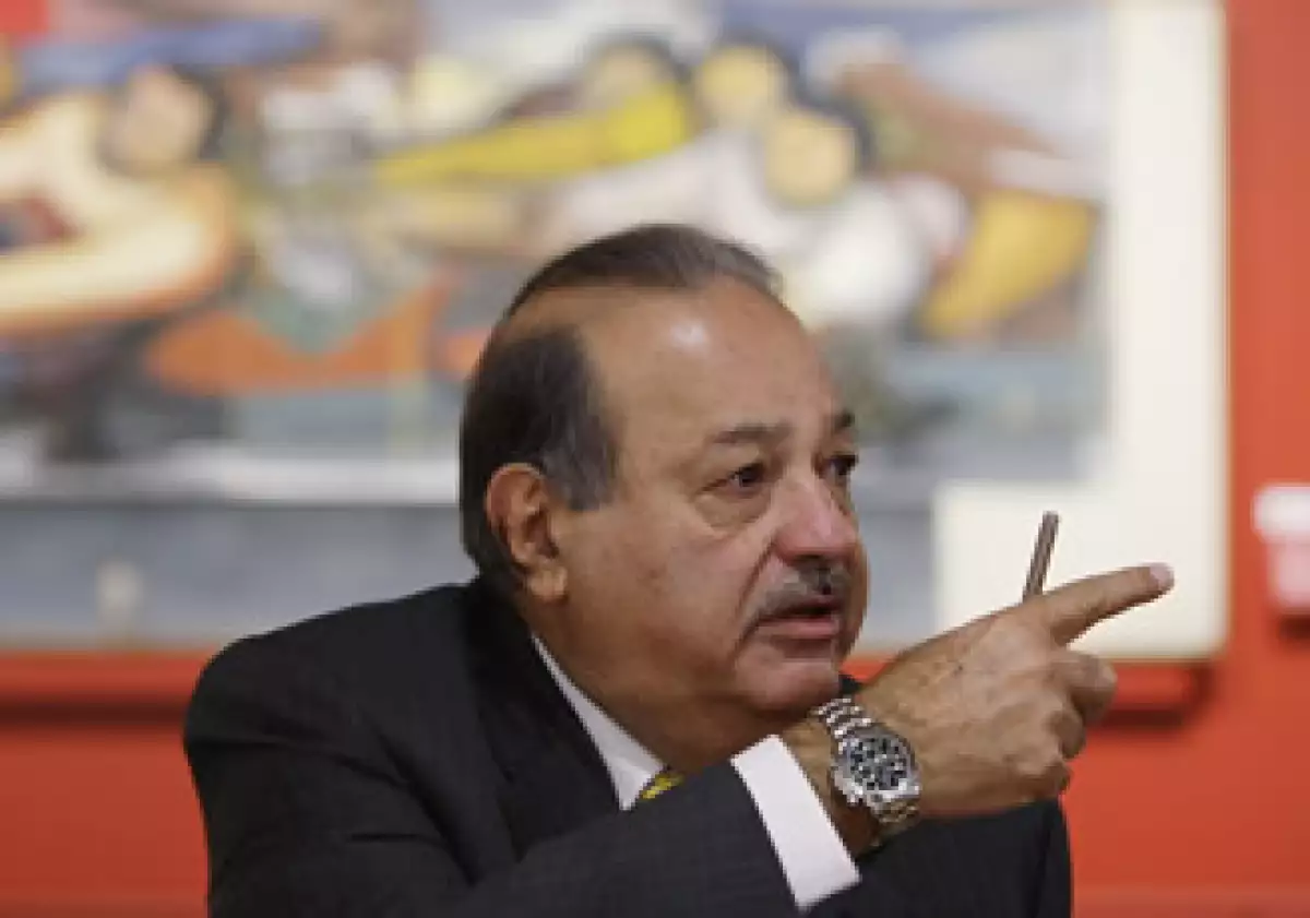Los jóvenes podrán estudiar desde una biblioteca, en su casa, donde haya alta velocidad de banda ancha: Carlos Slim. (Foto: AP)