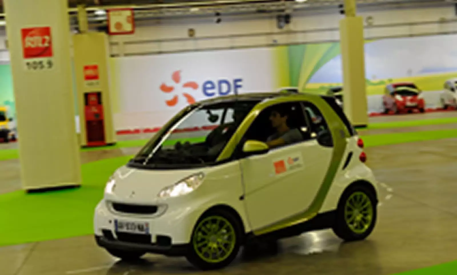 El Motor Show tiene una pista de EDF para la exhibición de vehículos eléctricos e híbridos.