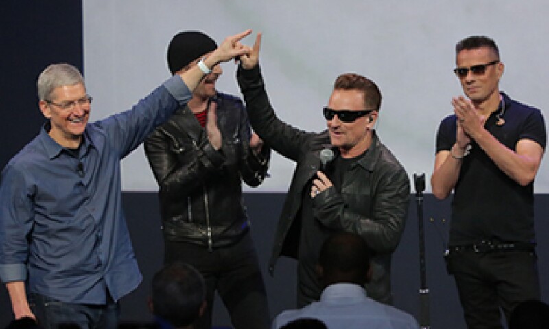 La banda irlandesa U2 tuvo una presentación estelar durante el evento de Apple. (Foto: tomada de apple.com)