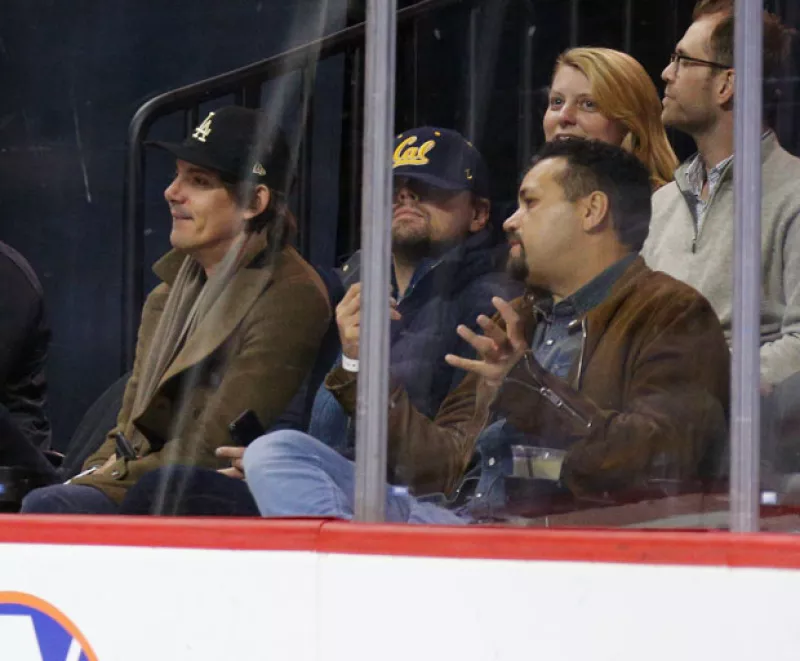 Acompañado de sus famosos amigos, el ganador del Oscar no quiso ser captado por los paparazzi, y como consecuencia salió a la luz un gracioso video de su intento por esconderse.