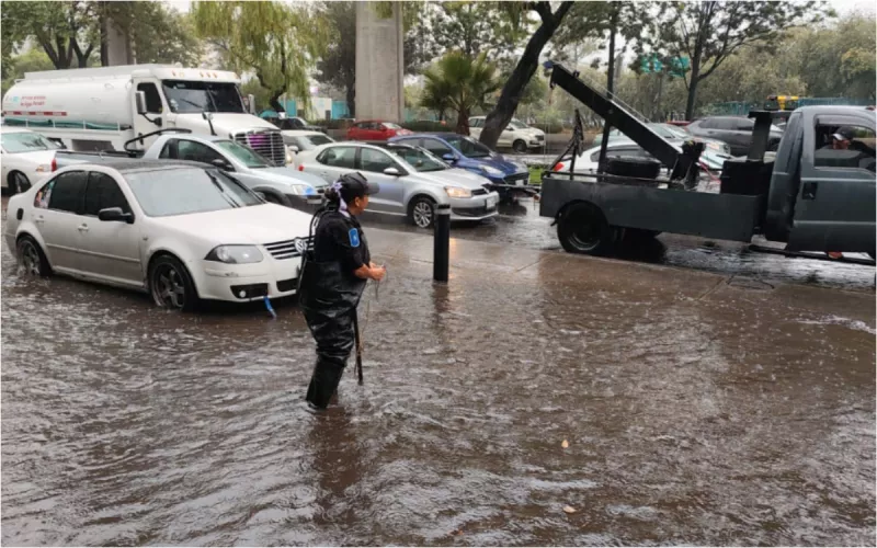 Activan alerta roja en CDMX por lluvias; videos muestran la situación