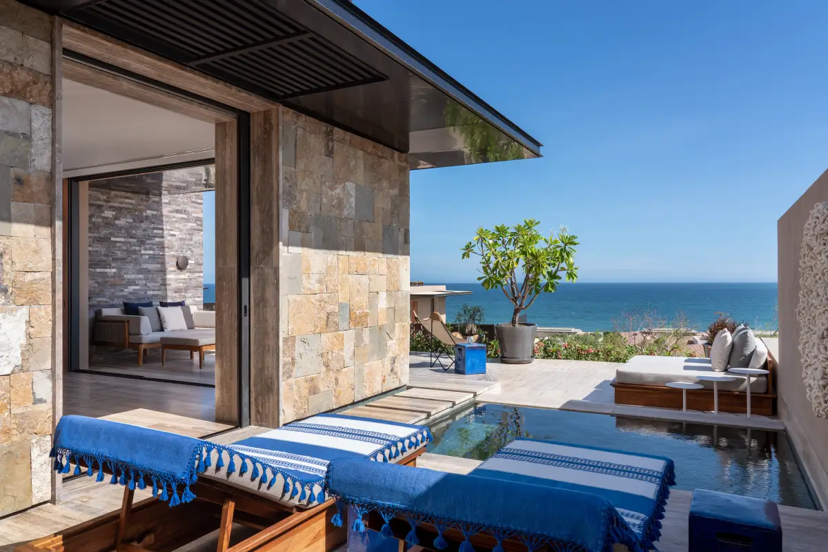 ¿Cómo Tahr hace que los hoteles de Ritz-Carlton Reserve sean lujosos y naturales?