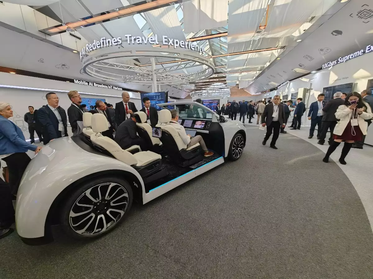 Huawei presentó un prototipo de auto autónomo