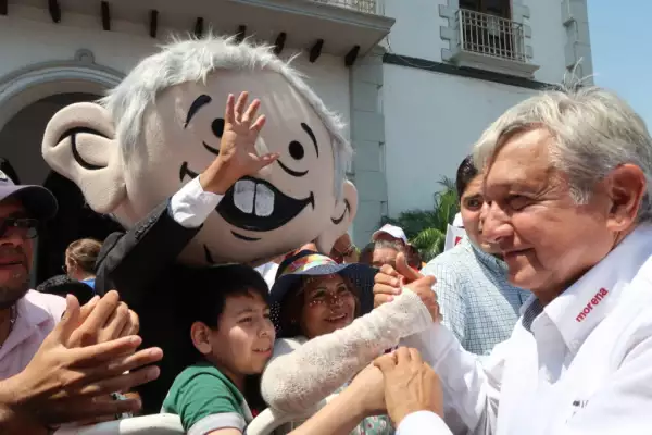 En Santa Catarina, Nuevo León, Andrés Manuel López Obrador aceptó debatir sobre la viabilidad del nuevo aeropuerto. Revisas sus cambios de postura.
