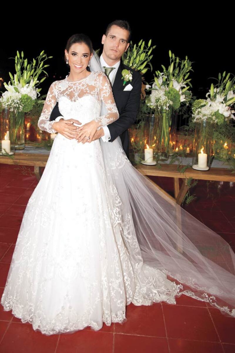 Así lucieron Jorge Emilio González y María Couttolenc el día de su boda, en mayo de 2014.