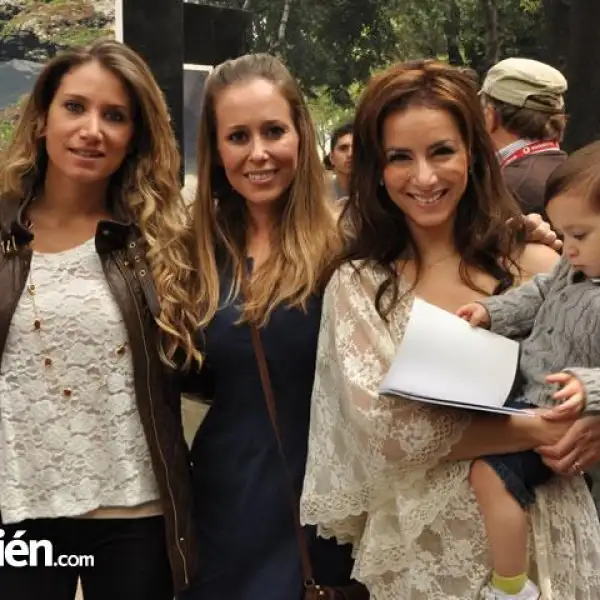 Eréndira Ibarra,Nuria Díaz Masó,Claudia Lizaldi con su pequeño Iam Kneeland