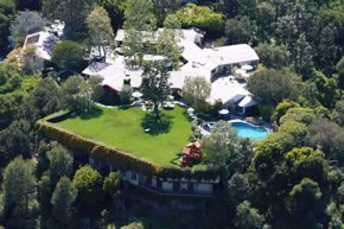 Los actores Ben y Jennifer adquirieron una propiedad de los años 30 al oeste de Los Ángeles, misma que fue propiedad de varios famosos de Hollywood.