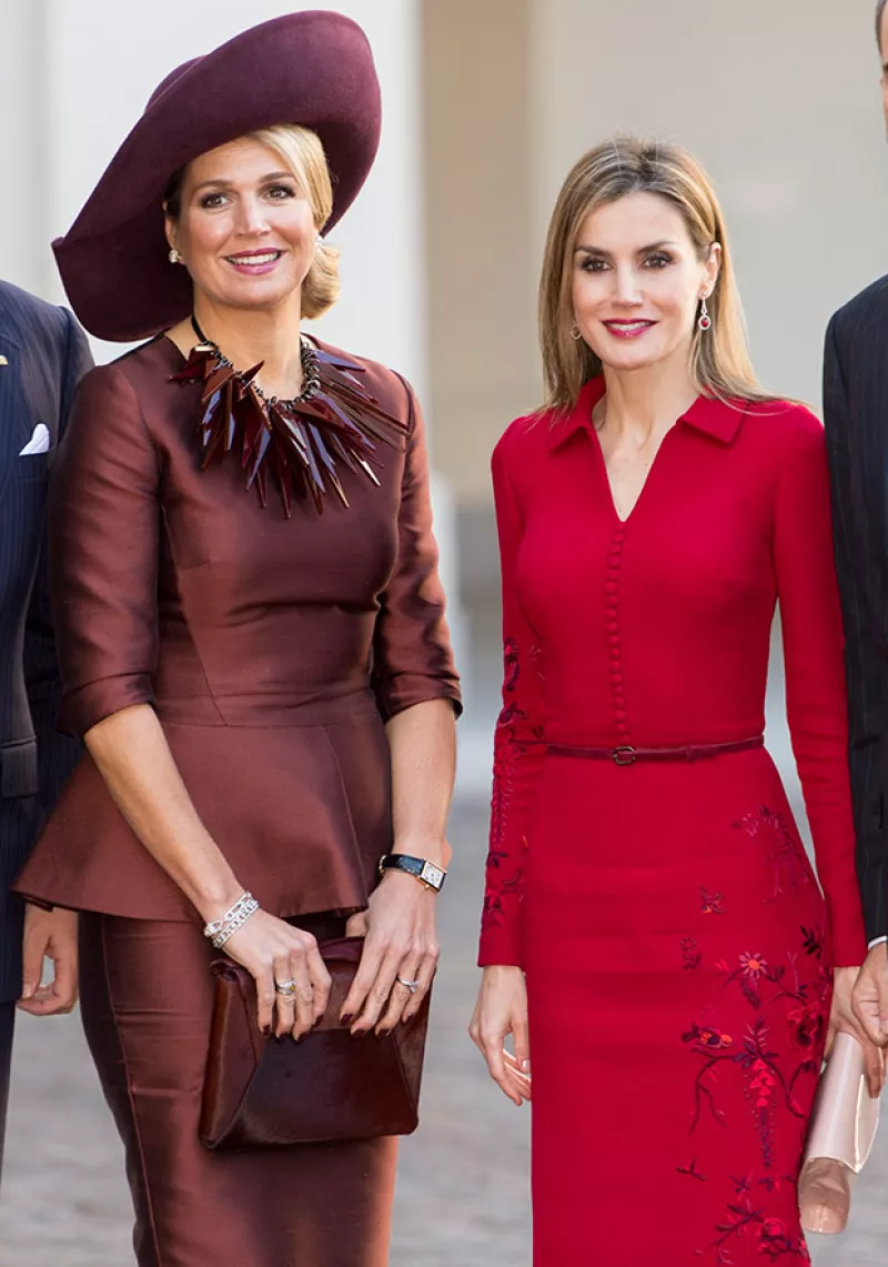La reina de Holanda recibe casi ocho veces más el sueldo de la esposa Felipe de España; ahora entendemos de dónde vienen los lujos que se da la reina.