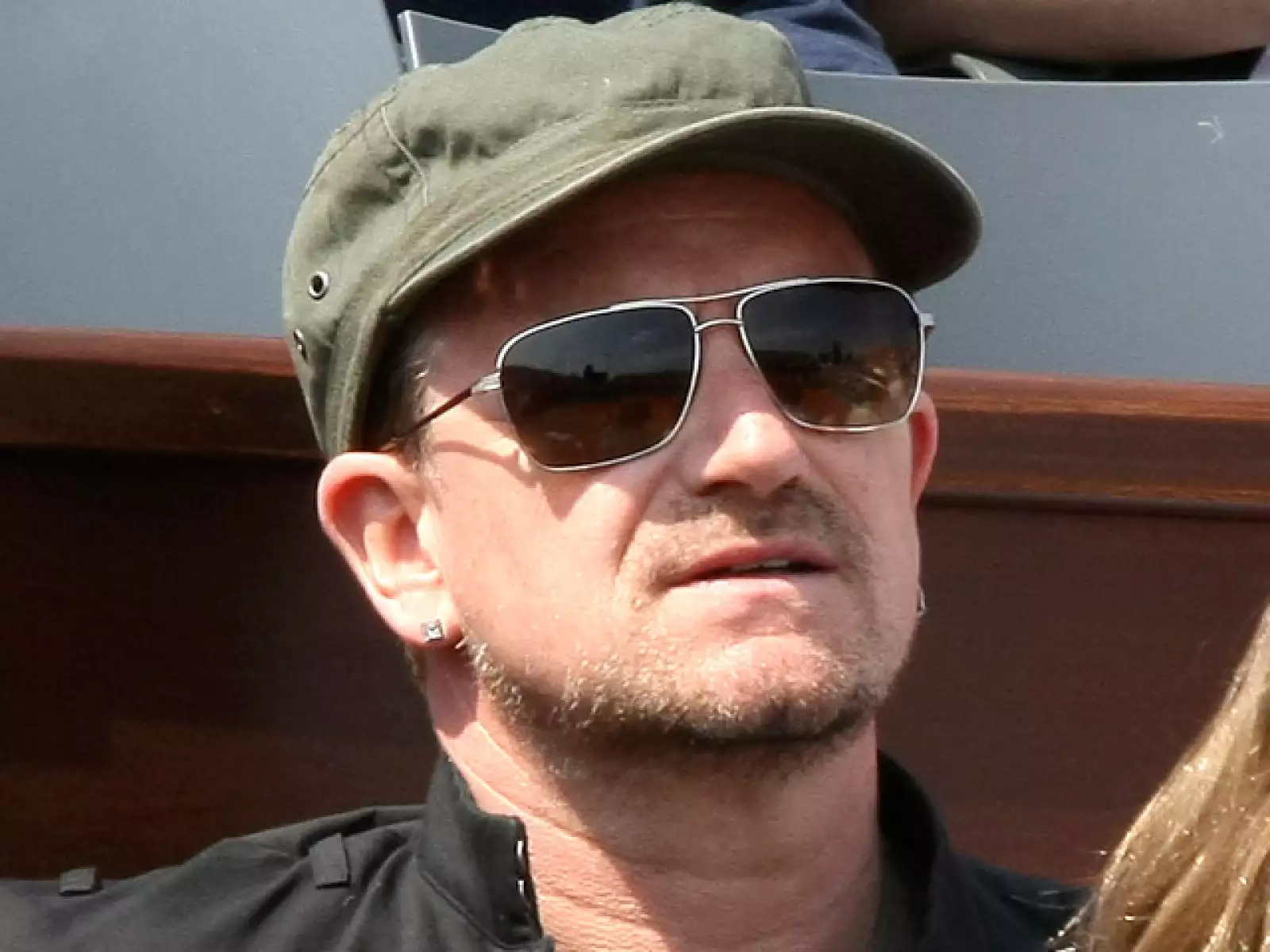 Aquí usando gafas oscuras durante un partido de tenis en Mónaco este año.