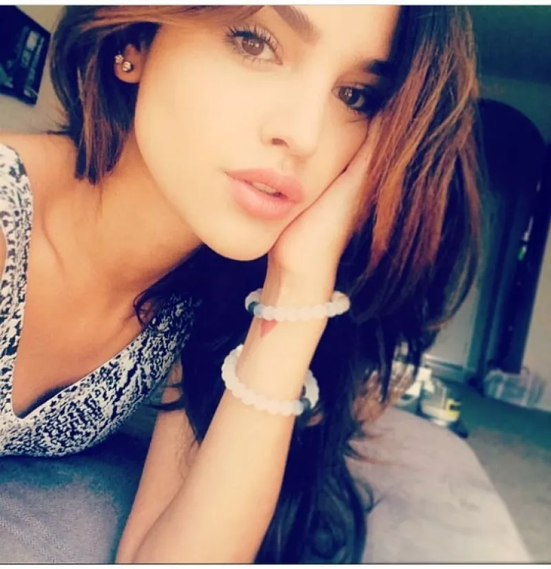 Eiza está feliz de conducir los Mtv Millennial Awards.