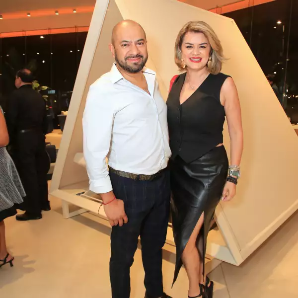 Víctor Martínez y Kena Pérez 