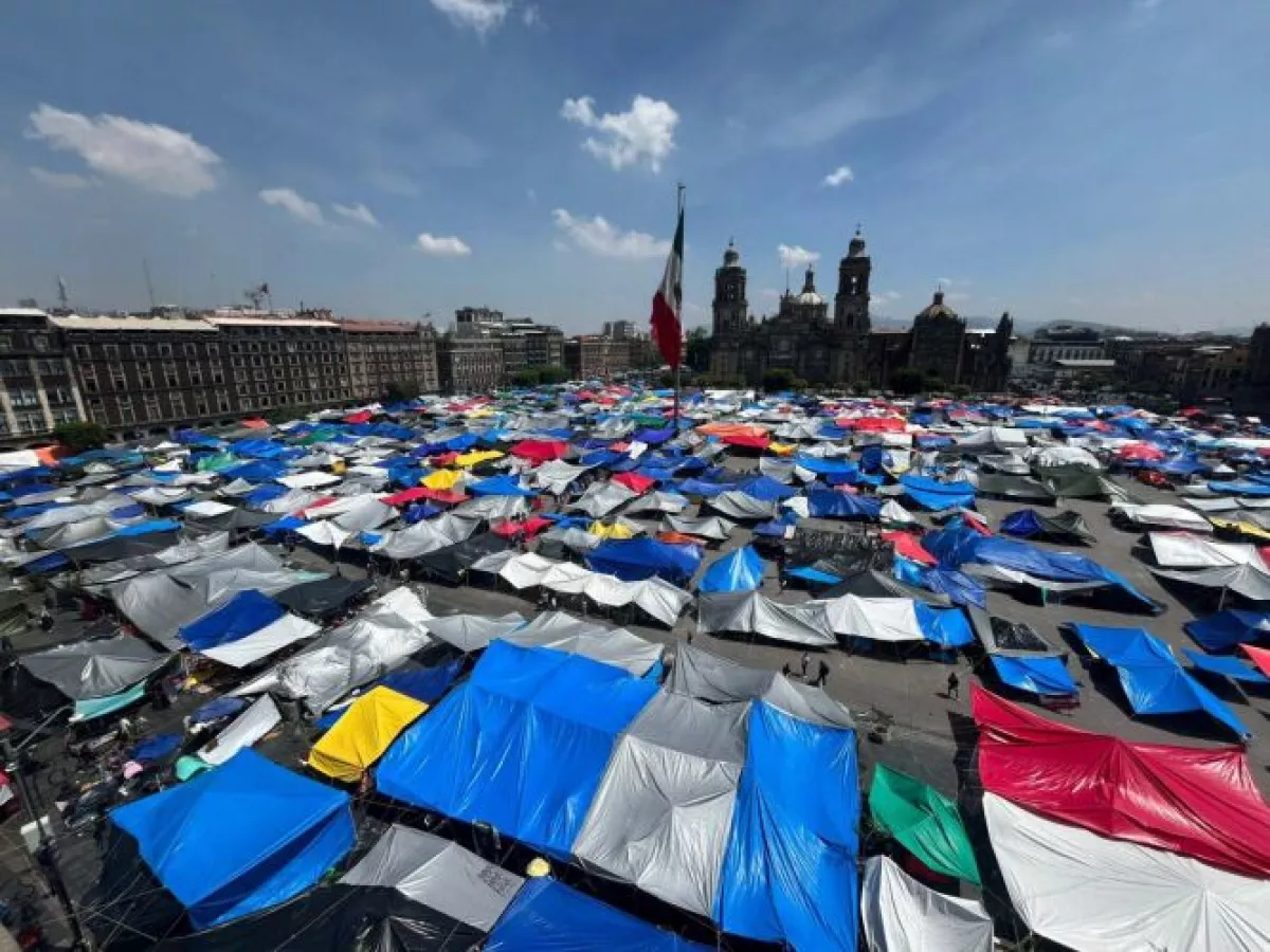 CNTE retira plantón del Zócalo de la Ciudad de México