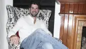 Luego de su exitosa participación en la serie “Infames”, el actor filmó la cinta “What about Love” junto a las celebridades, en entrevista compartió con Quién.com su experiencia con ellos.