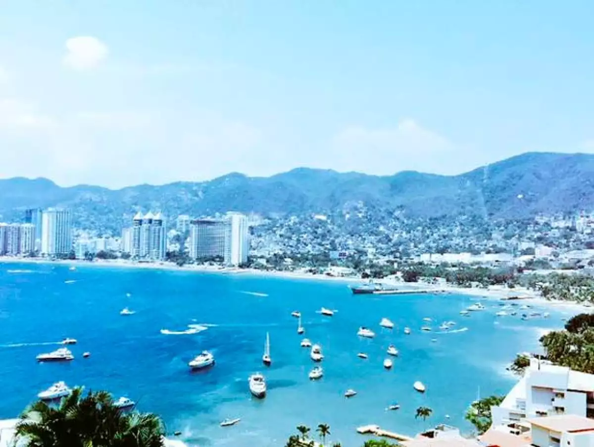 La conductora disfrutó de su fin de semana largo en las playas de Acapulco.