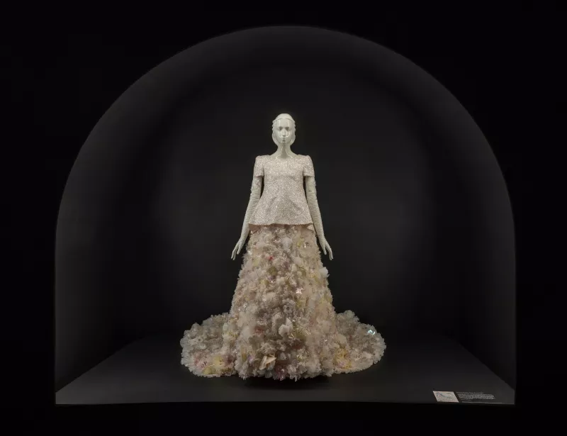 Foto: The Costume Institute; Karl Lagerfeld: A Line of Beauty (2023)