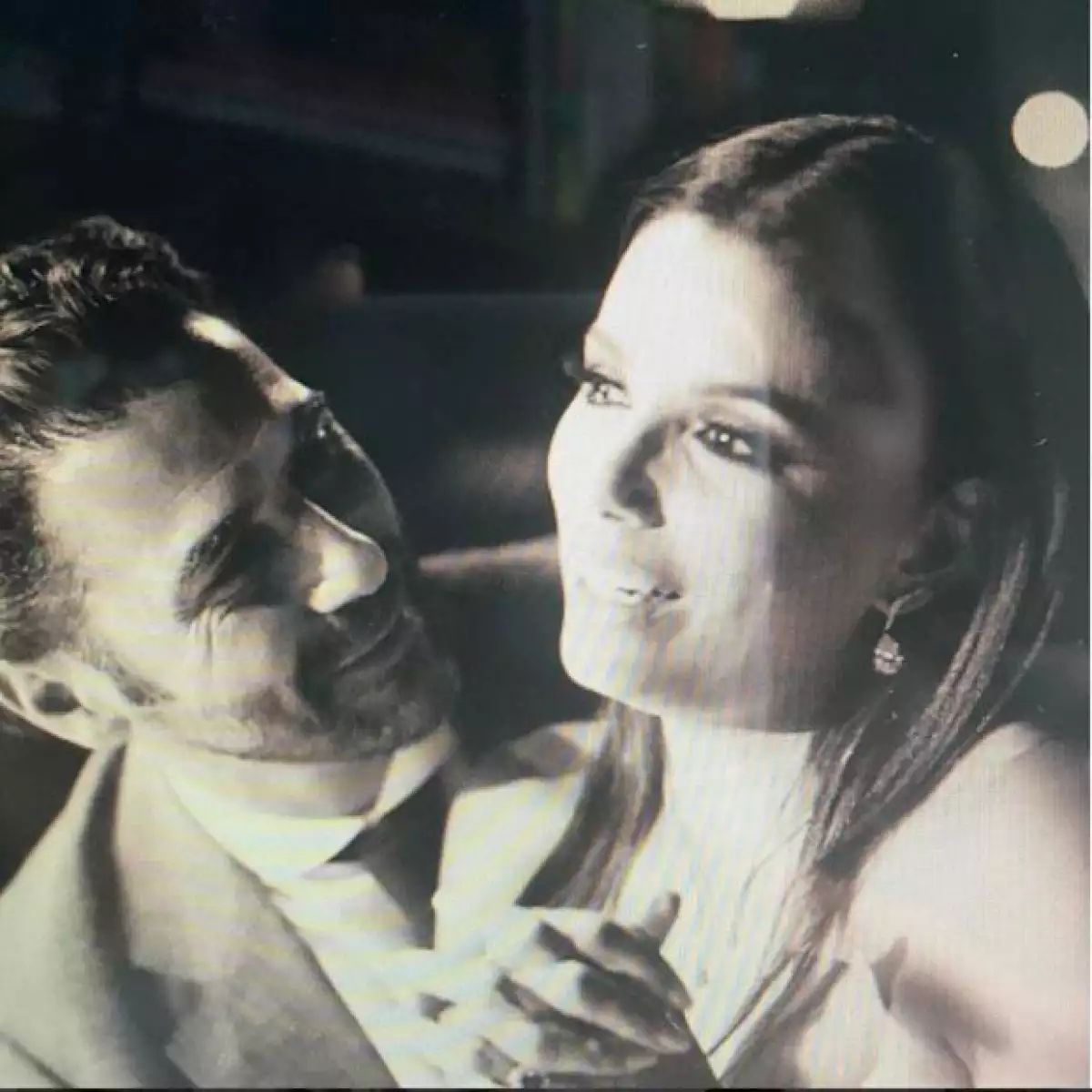 Aunque evita exponerlo en redes sociales, la actriz envió una felicitación llena de amor a su esposo en su primer mes como marido y mujer.