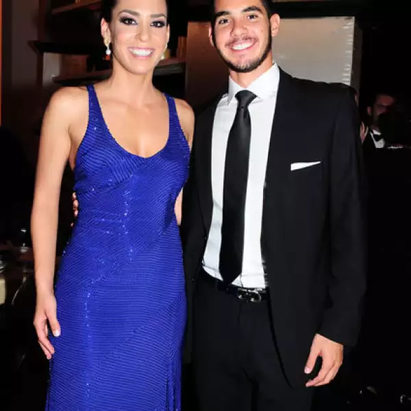 El azul es un color que no pasa de moda si sabes combinarlo, como lo hizo Ana Lanczyner.