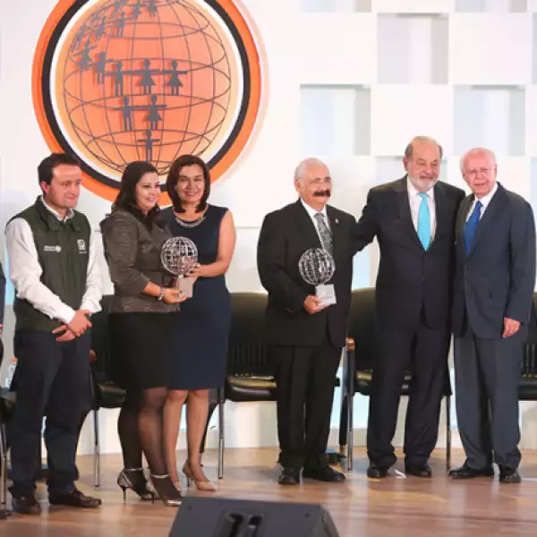 Marco Antonio Slim, Mikel Arriola, Adriana Gómez, Vilma Medrano, Rafael Lozano, Carlos Slim y José Narro