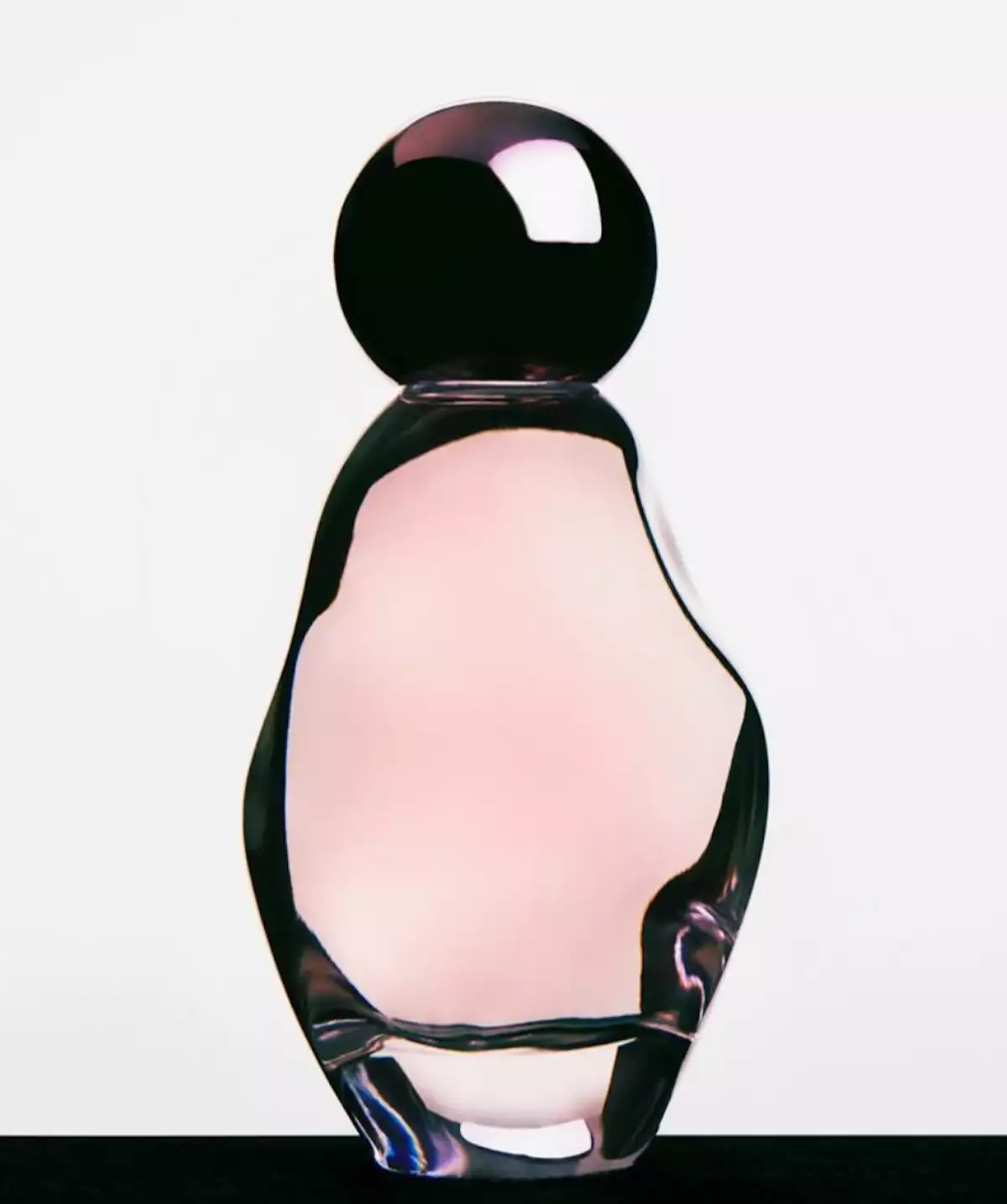 Cosmic el nuevo perfume de Kylie Jenner