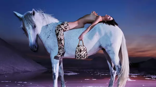 Kendall Jenner semidesnuda en la campaña de Stella McCartney