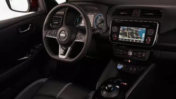 Nissan Leaf 2018 (c)