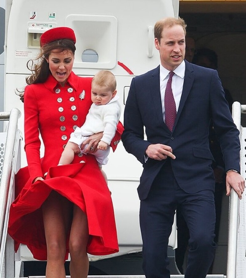 Kate Middleton volvió a pasar incomodidades con su vestuario en Nueva Zelanda.