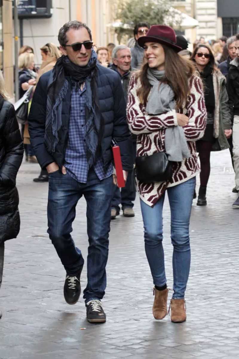 La integrante de la Familia Real de Mónaco y su pareja fueron captados disfrutando una tarde de museos en Italia, viaje en el que se reunieron con amigos, dándose un tiempo libre de su bebé.