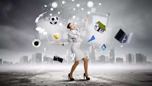 Entre el yo público y el privado: malabarear con ambos sin caer en agotamiento