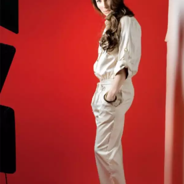 Jumpsuit, Mei-B, $1,100, Altavista 131, San Ángel. Pulsera, Samburu, $1,900, Artefacto. Luis G. Urbina, Polanco.