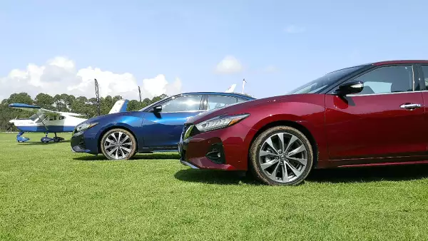 Nissan Maxima avion.jpg