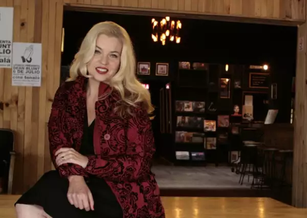 Sarah ha dedicado 16 años de su vida a la organización del festival, en compañía de su esposo Ernesto Herrera, director artístico del festival y complemento emocional de la productora.