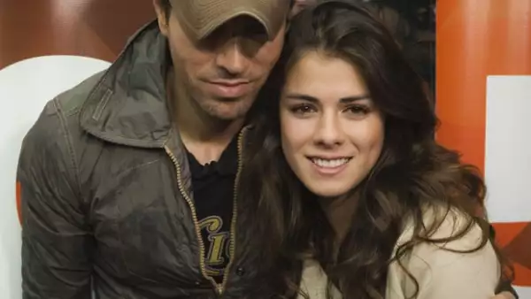 Por los 50 años de la Universidad Anáhuac, el cantante cantó en vivo a los estudiantes. La hija del presidente de la República figuró entre los invitados especiales de su concierto.