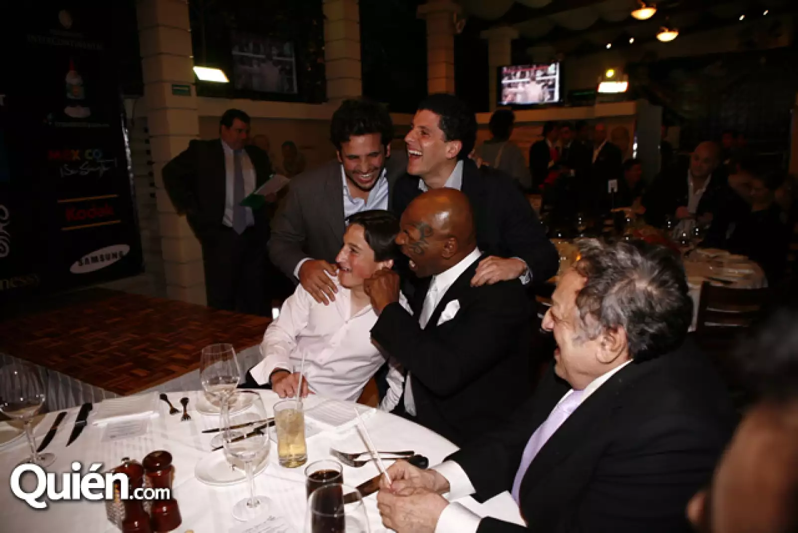 Abel Gómez, Juan José Gómez, Andrés Gómez, Mike Tyson y José Sulaimán