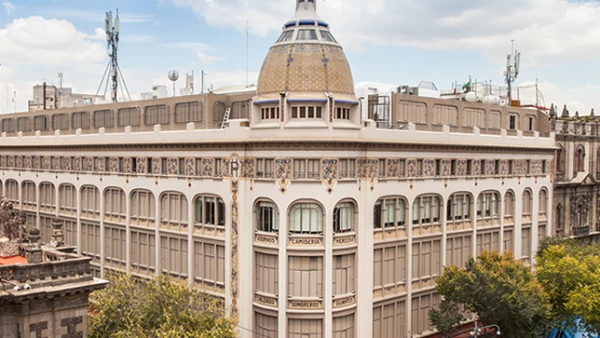 El edificio de la calle 20 de noviembre, en el centro histórico de la Ciudad de México fue el primer almacén de la cadena. La construcción de 1888, propiedad de José Leautaud y José y Enrique Tron en aquel entonces, causó un gran impacto.
