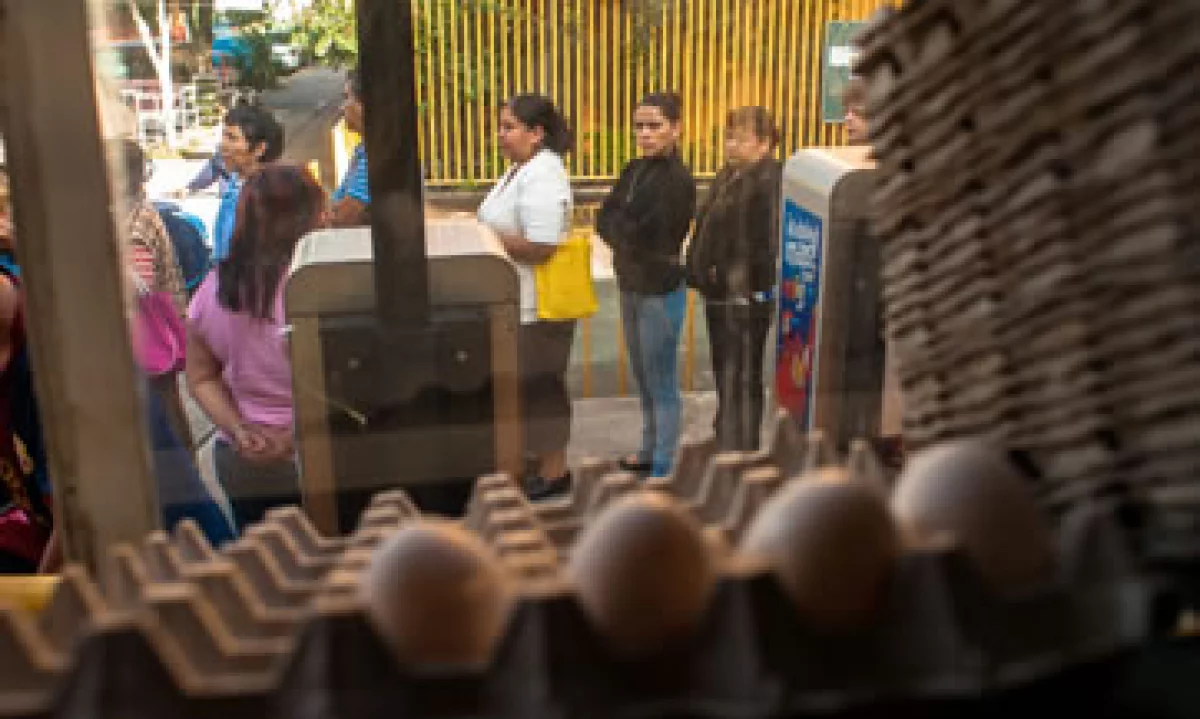 Los precios de alimentos, bebidas y tabaco aumentaron 6.91% a tasa anual. (Foto: Notimex)