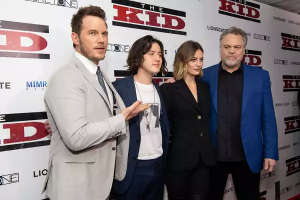 Chris Pratt, Leila George, y Vincent D'Onofrio en la premiere de "The Kid"