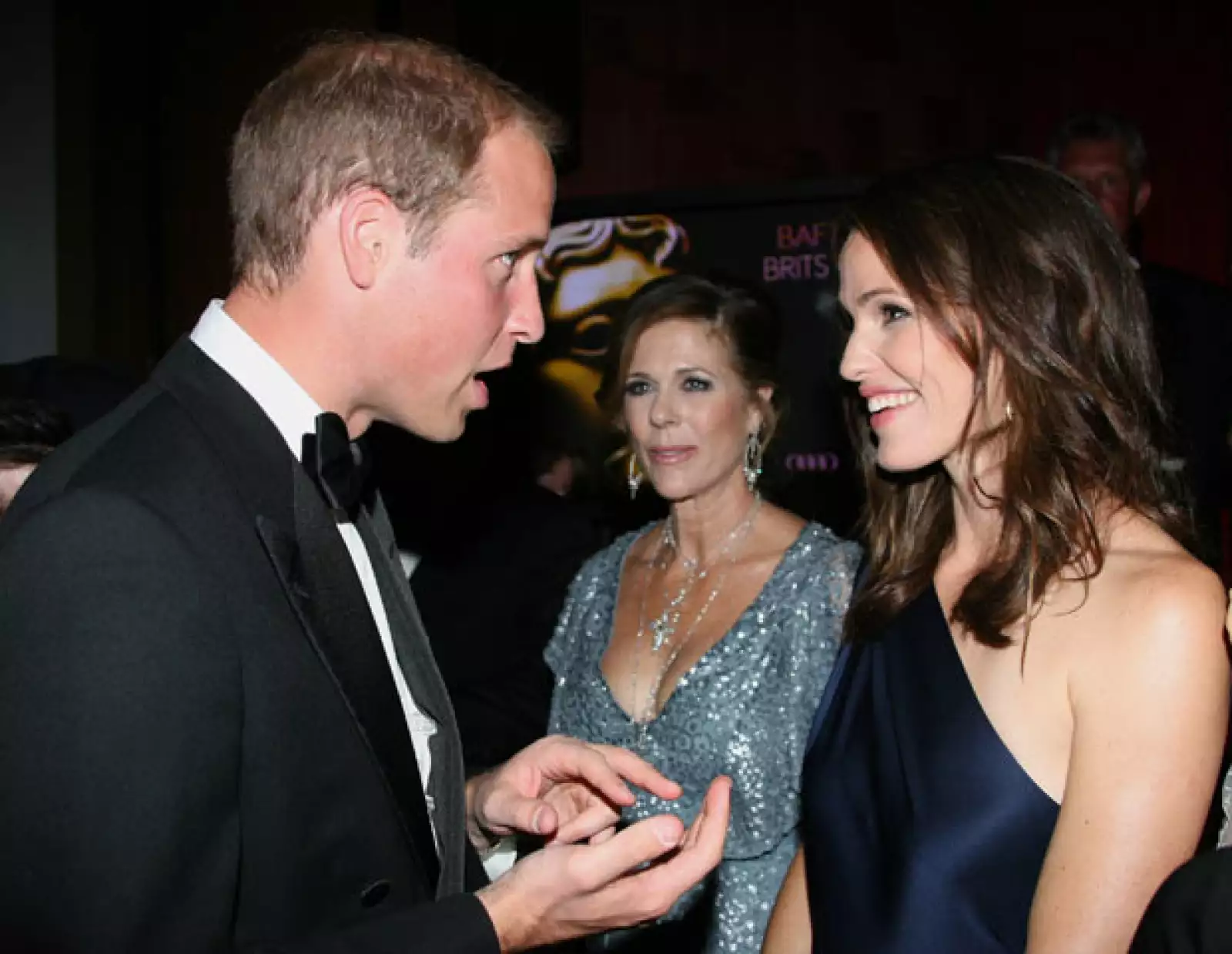 Jennifer Garner disfrutó de la plática con el príncipe Guillermo.