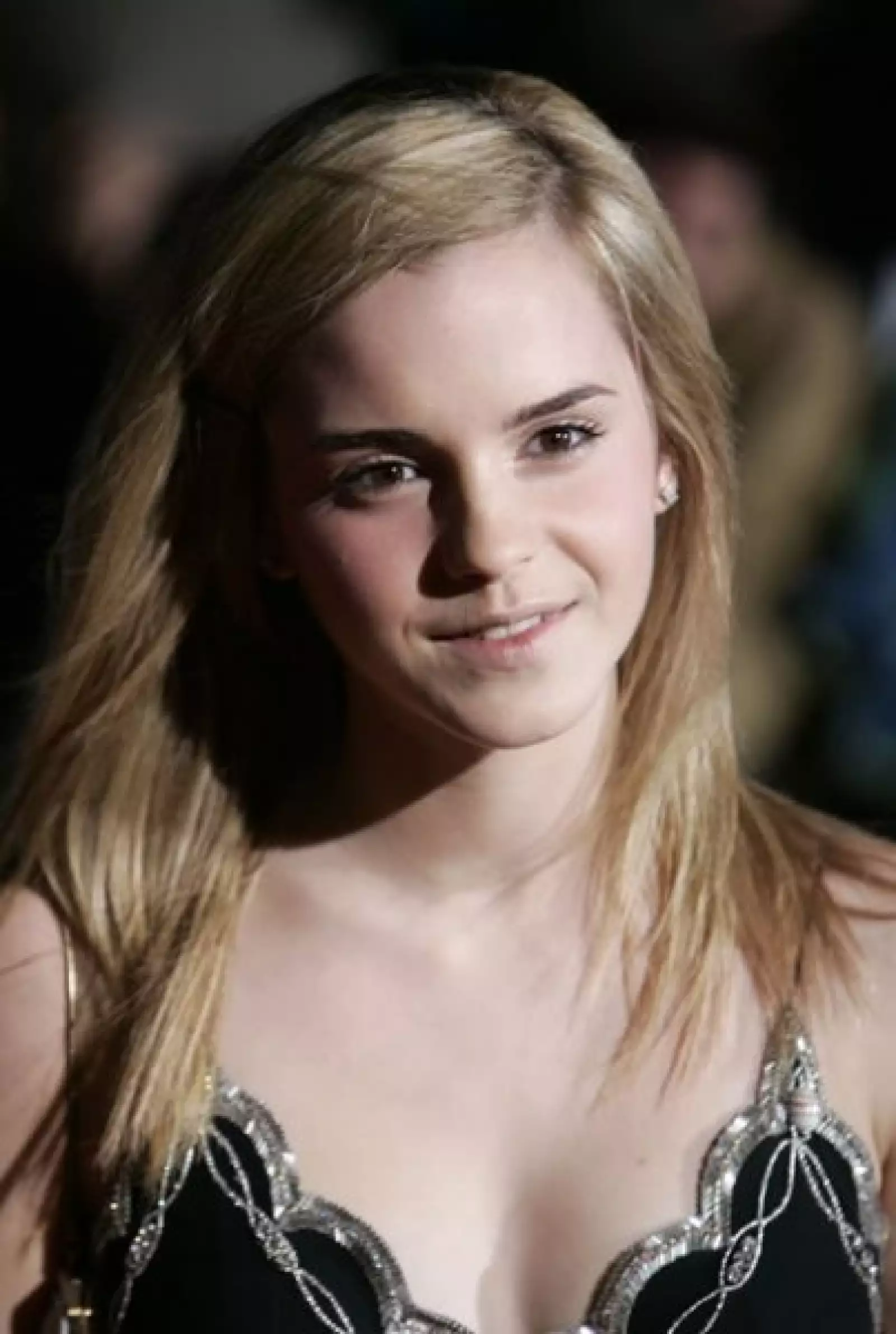 En la ceremonia de premios Pride of Britain, Emma optó por un look de pelo lacio.