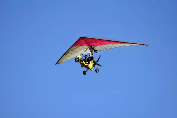 Foto de un vuelo en avión ultraligero de dos plazas.