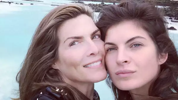 La conductora y la modelo llegaron a su nuevo destino de viaje, donde comparten lo mucho que disfrutan el paradisiaco destino y sus aguas termales.