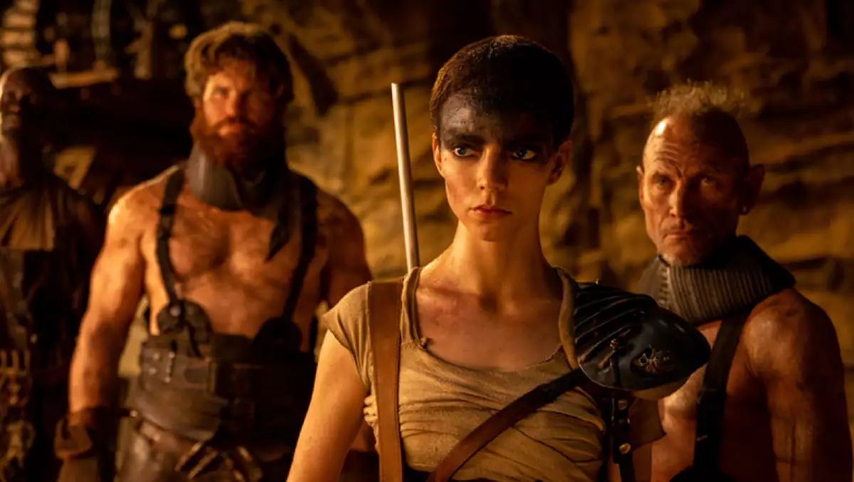Anya Taylor-Joy en primer plano de una escena de Furiosa, que ha recaudado en taquilla 33.3 millones de dólares en su primer fin de semana.