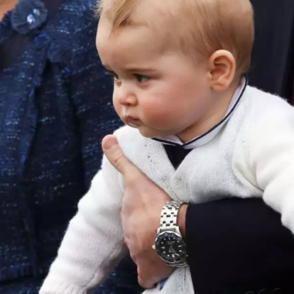 El príncipe George tiene rasgos de ambos padres, Kate y Guillermo.